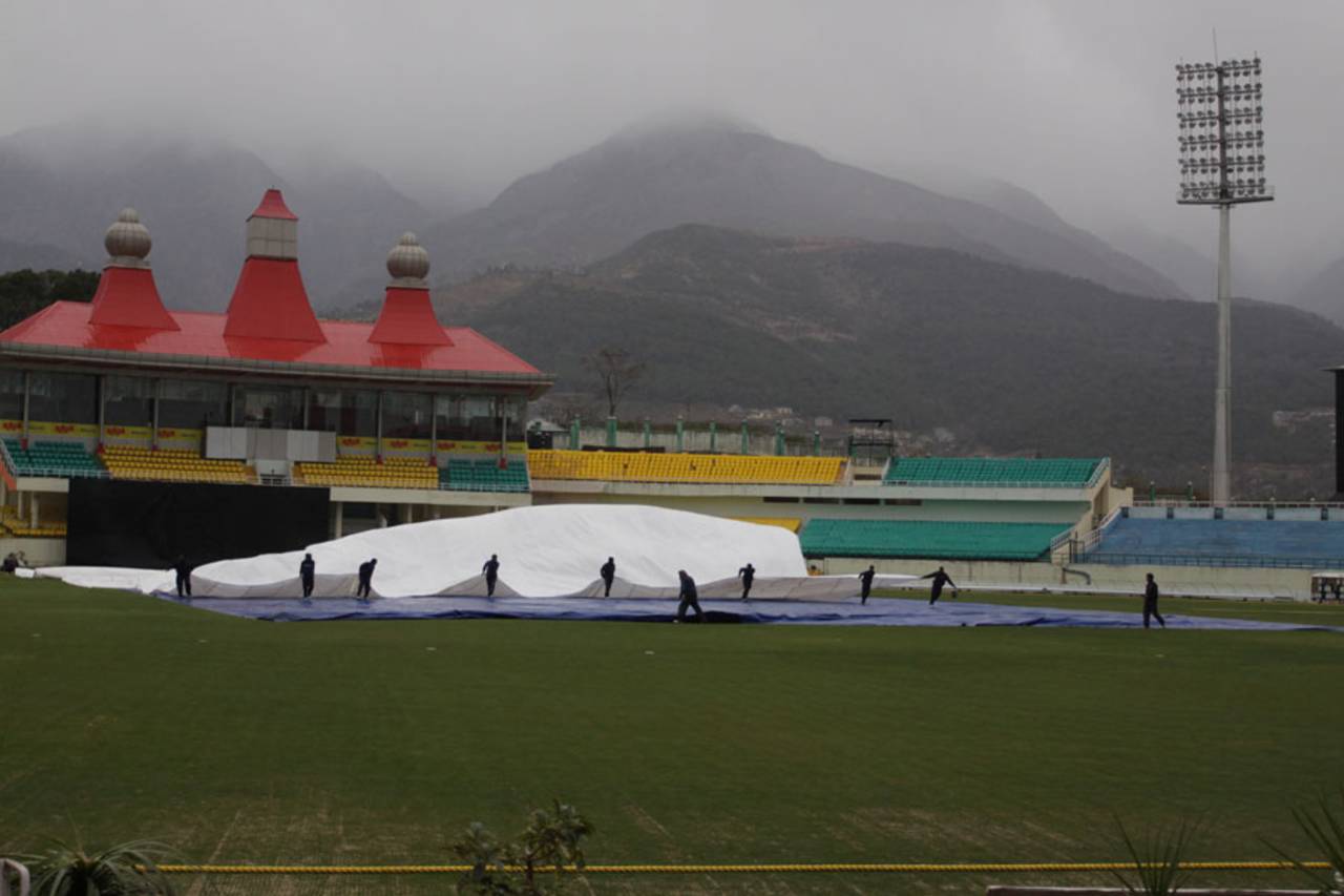 The rain came down during Delhi-Punjab's Vijay Hazare Trophy match, Delhi v Punjab, Vijay Hazare Trophy, Dharamsala, February 15, 2013