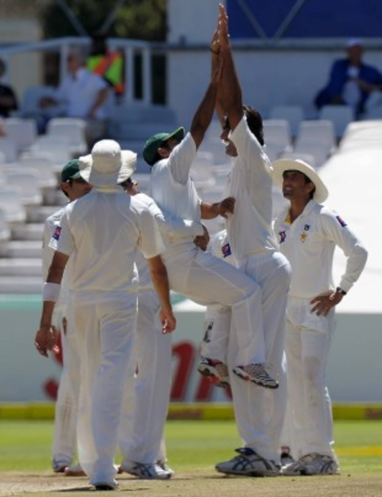 The highest high-five in cricket&nbsp;&nbsp;&bull;&nbsp;&nbsp;AFP