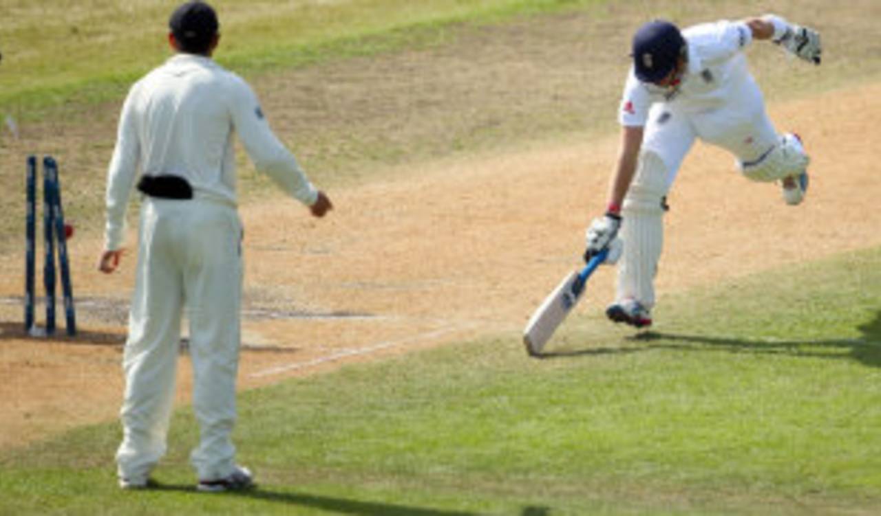 Joe Root was run out by a direct throw from Tim Southee, New Zealand v England, 1st Test, Dunedin, 5th day, March 10, 2013