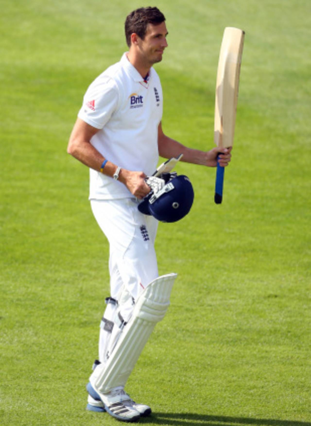 Steven Finn walks back after batting for nearly five hours, New Zealand v England, 1st Test, Dunedin, 5th day, March 10, 2013