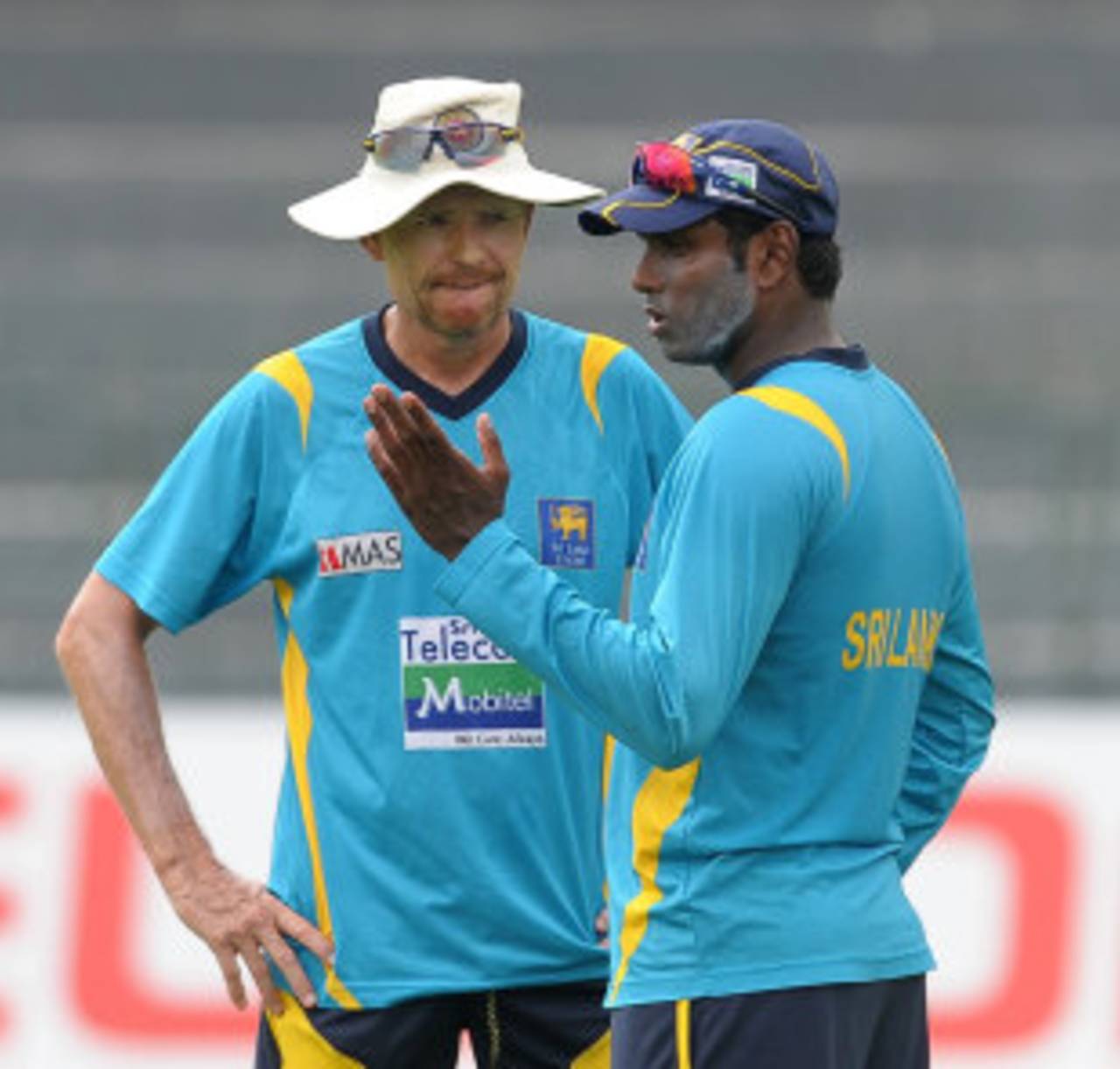 Sri Lanka captain Angelo Mathews talks to coach Graham Ford at a practice session in Colombo, Sri Lanka v Bangladesh, 2nd Test, Colombo, March 15, 2013