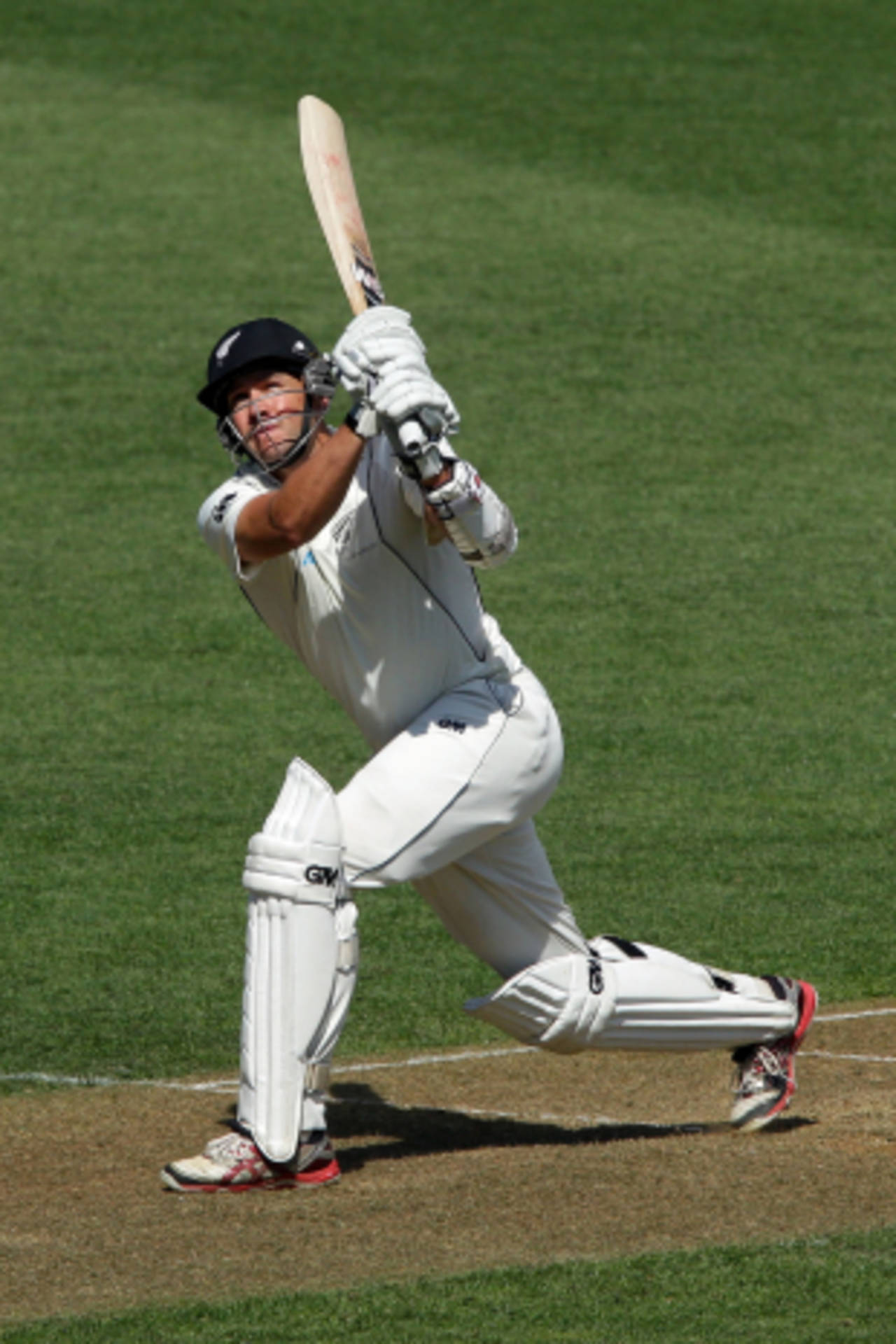 Peter Fulton lofts one for six through midwicket, New Zealand v England, 3rd Test, Auckland, 1st day, March 22, 2013