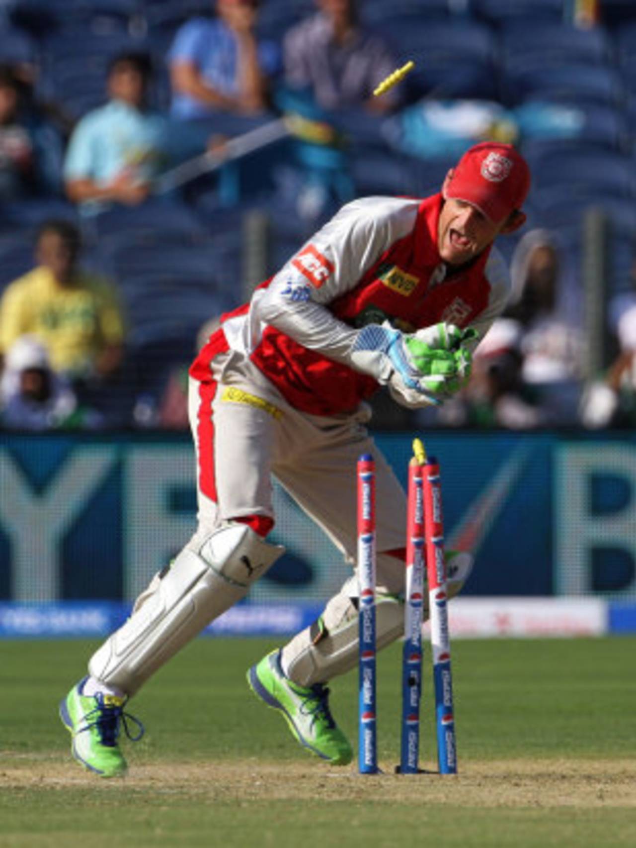 Adam Gilchrist has no plans to drop the wicketkeeping gloves if he continues to play this tournament&nbsp;&nbsp;&bull;&nbsp;&nbsp;BCCI