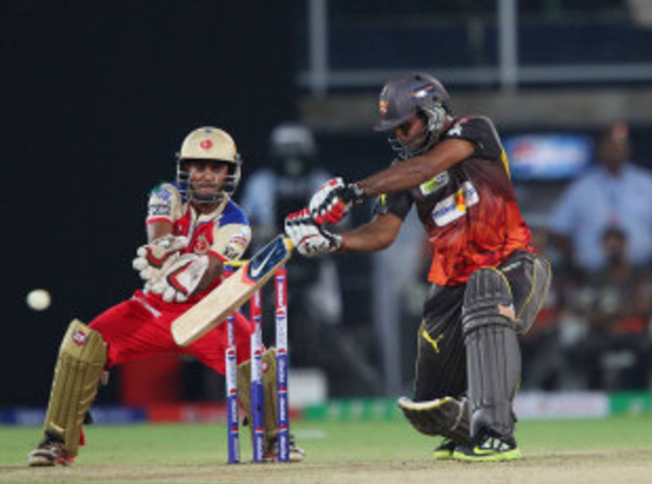 Hanuma Vihari hits square, Sunrisers Hyderabad v Royal Challengers Bangalore, IPL, Hyderabad, April 7, 2013