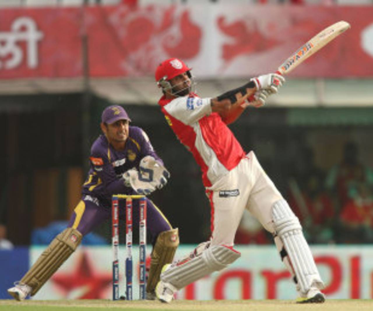 Manpreet Gony hits a six over the on side, Kings XI Punjab v Kolkata Knight Riders, IPL 2013, Mohali, April 16, 2013