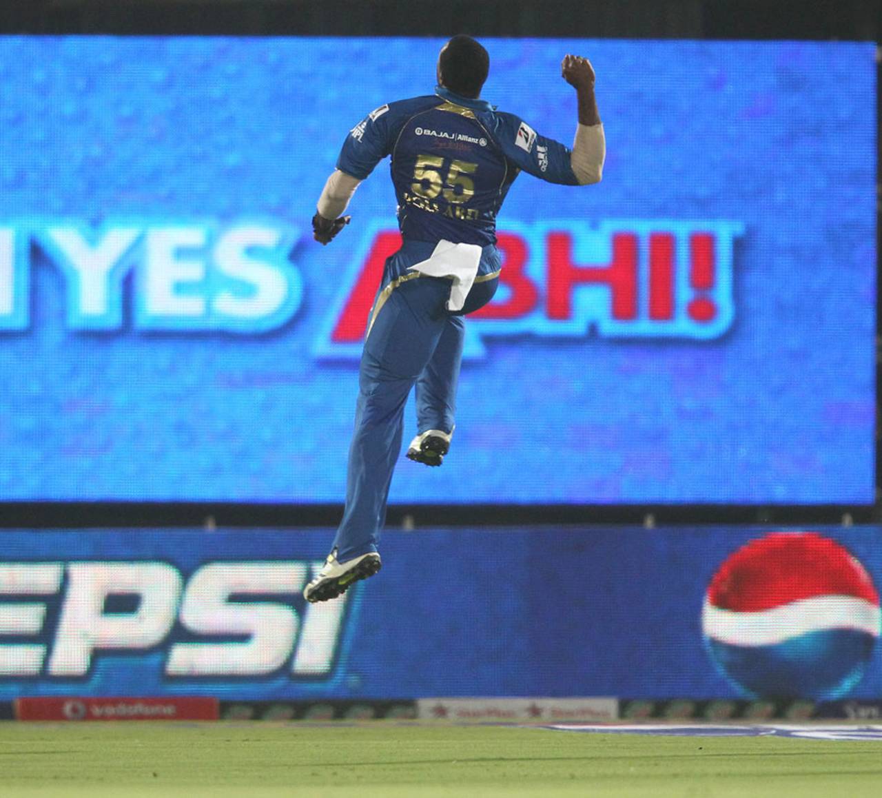 Kieron Pollard celebrates Shane Watson's wicket, Rajasthan Royals v Mumbai Indians, IPL, Jaipur, April 17, 2013