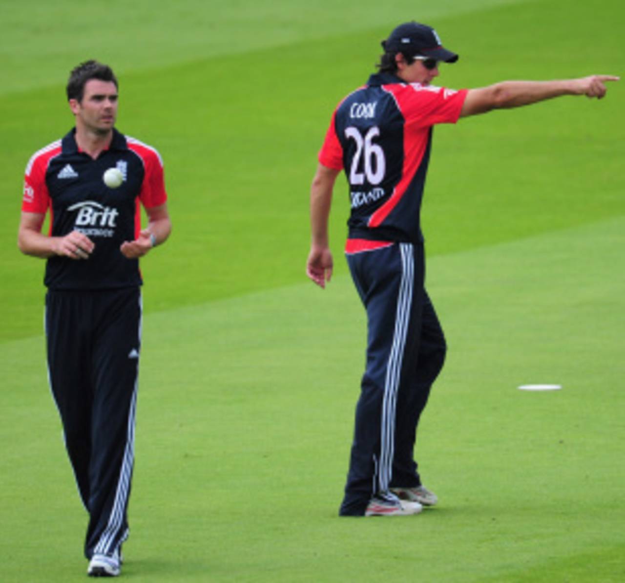 Alastair Cook sets the field for James Anderson, England v Sri Lanka, 3rd ODI, Lord's, July 3, 2011
