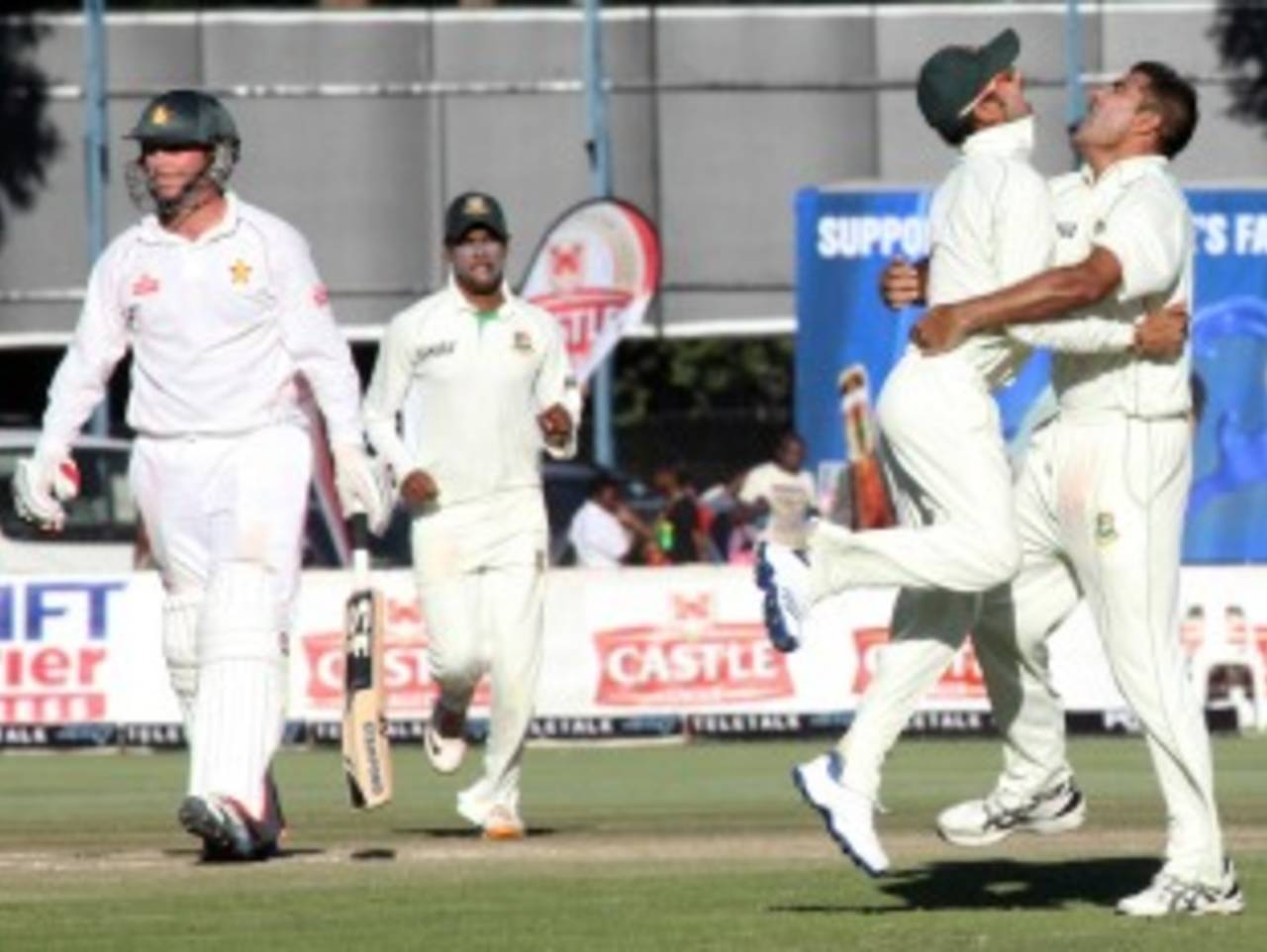 Bangladesh need to take six more wickets on the final day to secure victory&nbsp;&nbsp;&bull;&nbsp;&nbsp;Associated Press