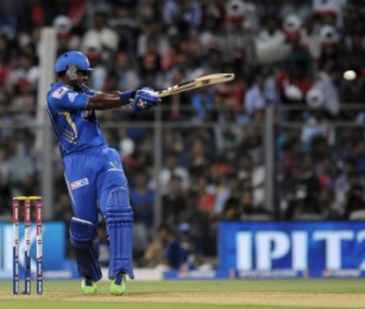 Dwayne Smith made 33 off 32 balls, Mumbai Indians v Kings XI Punjab, IPL 2013, Mumbai, April 29, 2013
