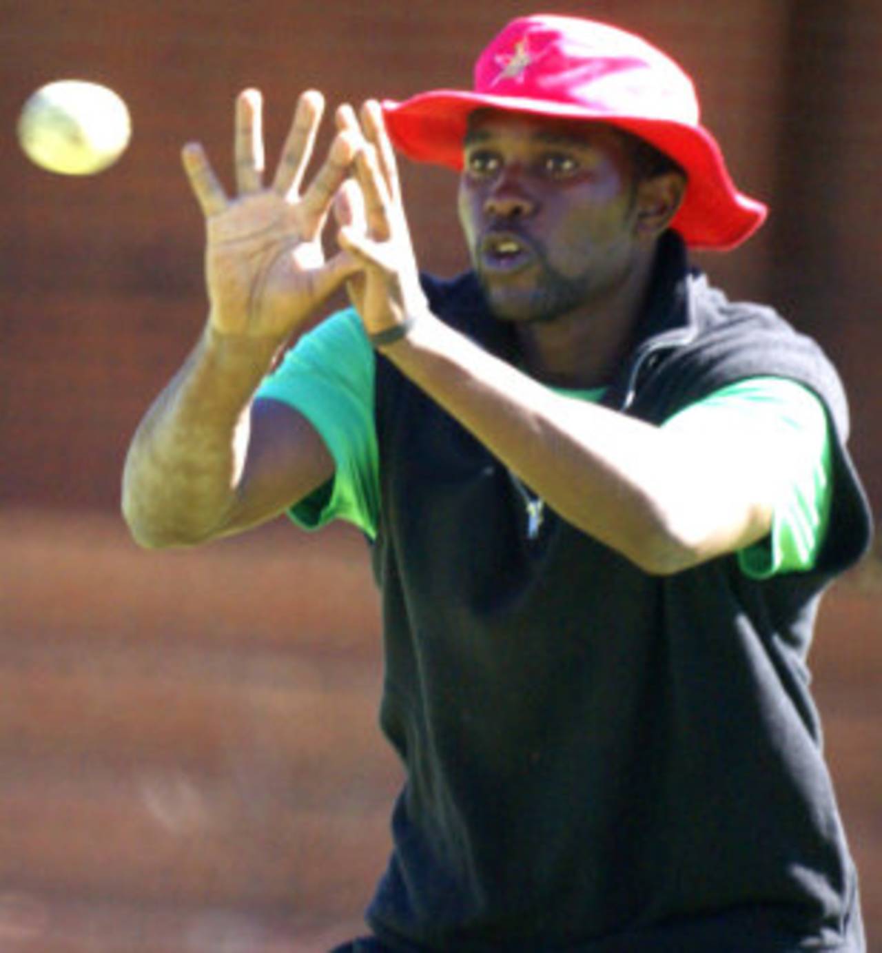 Elton Chigumbura takes part in a fielding drill, Bulawayo, May 1, 2013