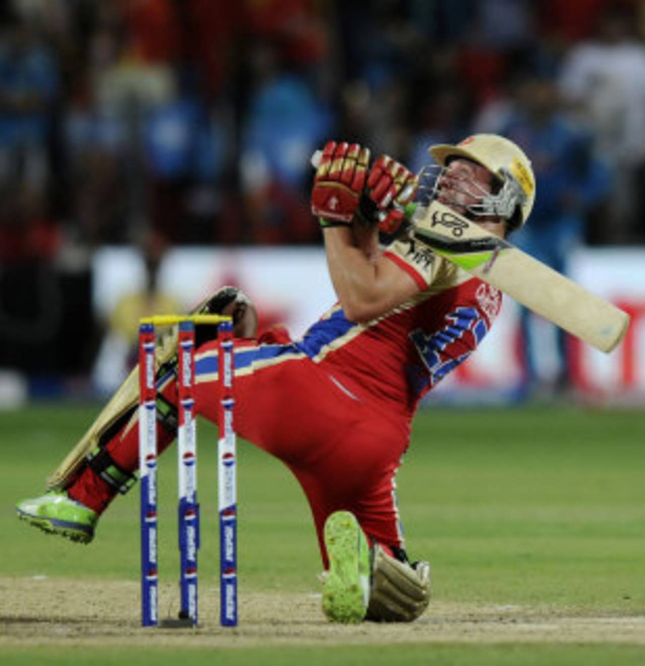 AB de Villiers played some outrageous strokes, Pune Warriors v Royal Challengers Bangalore, IPL 2013, Pune, May 2, 2013