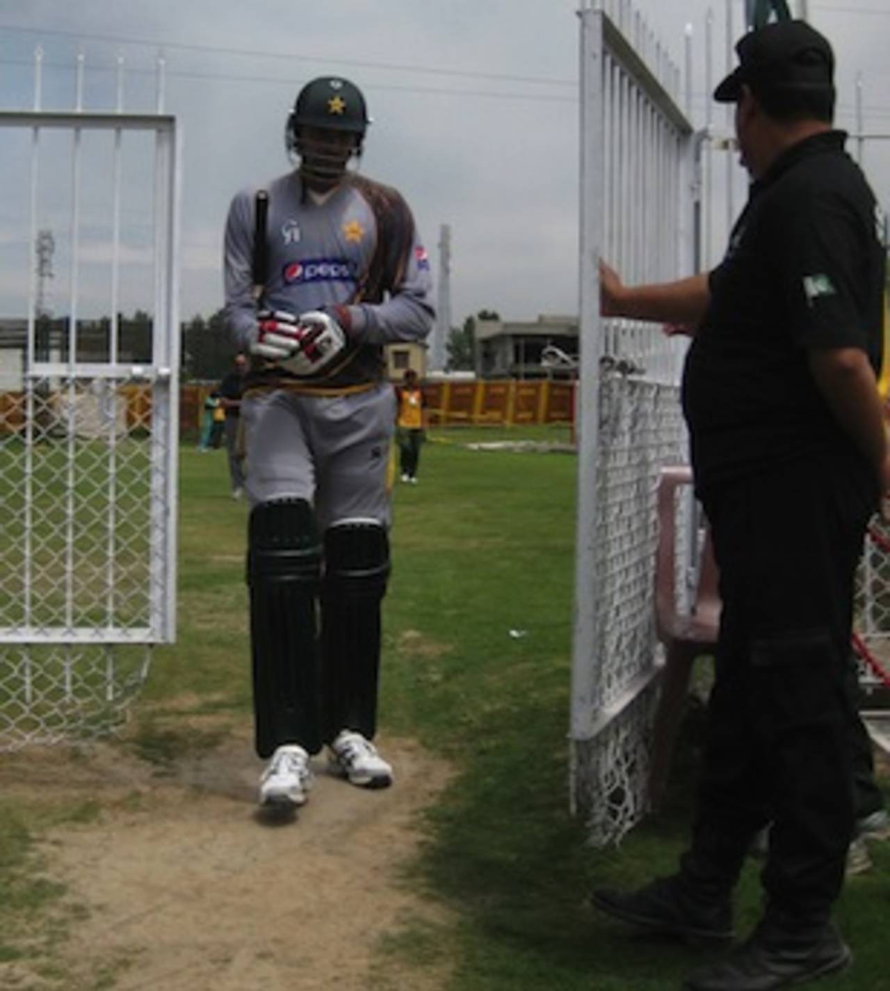 Mohammad Irfan walks out for practice, Abbottabad, May 3, 2013