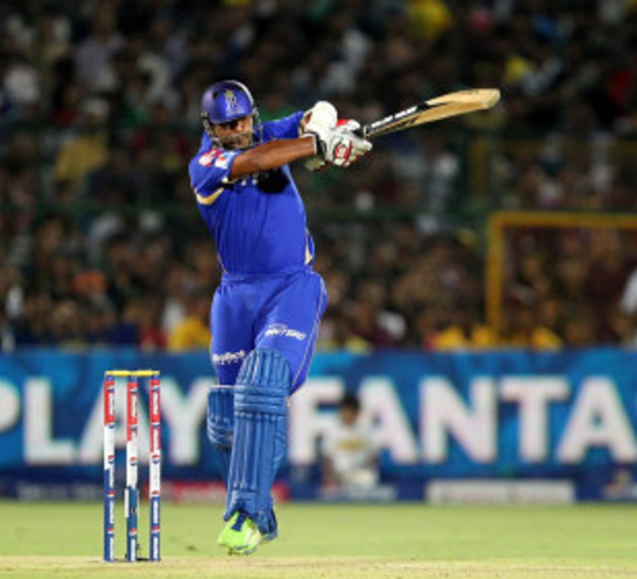 Stuart Binny plays a pull shot, Rajasthan Royals v Chennai Super Kings, IPL 2013, Jaipur, May 12, 2013

