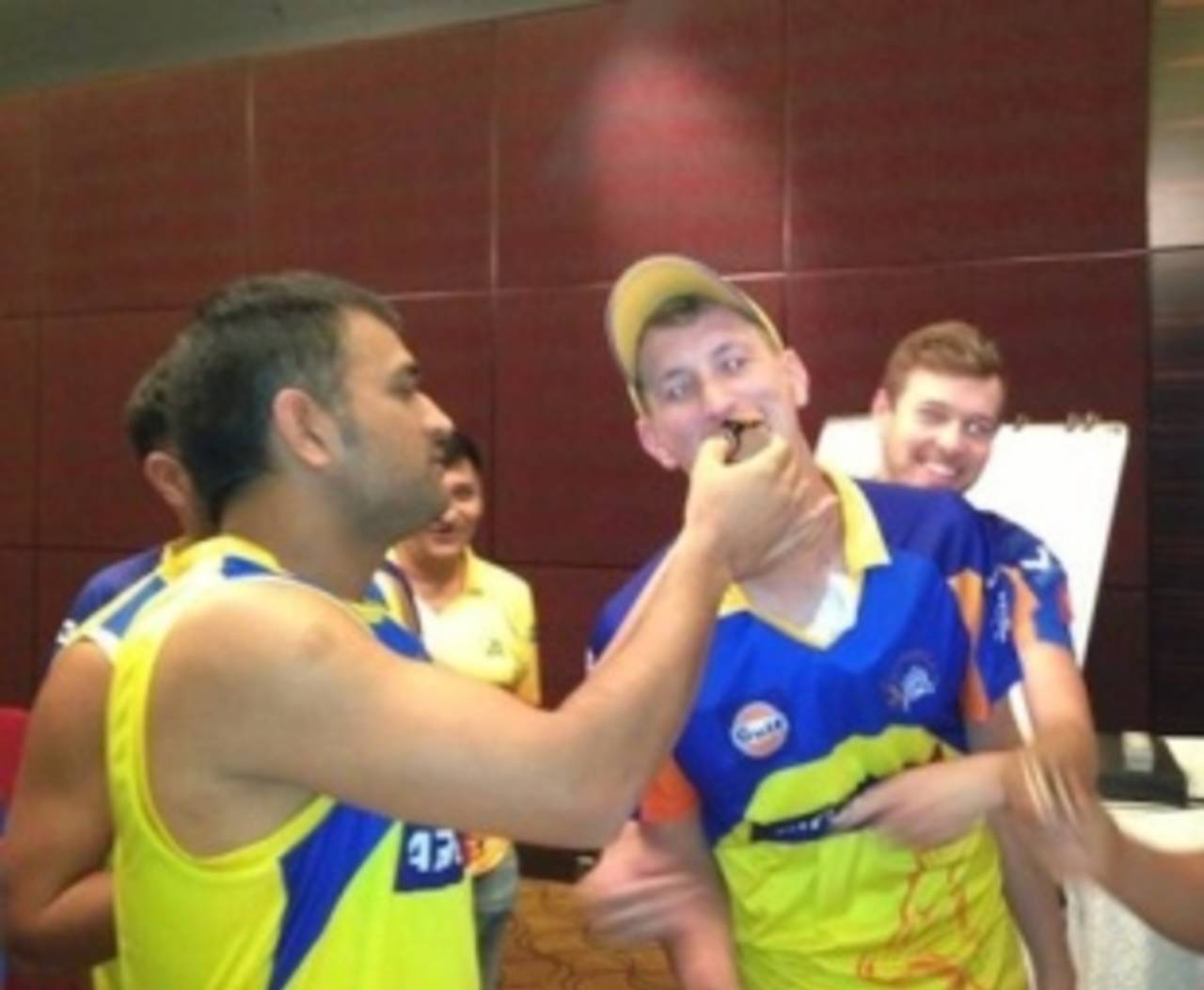 MS Dhoni feeds Chris Morris his birthday cake