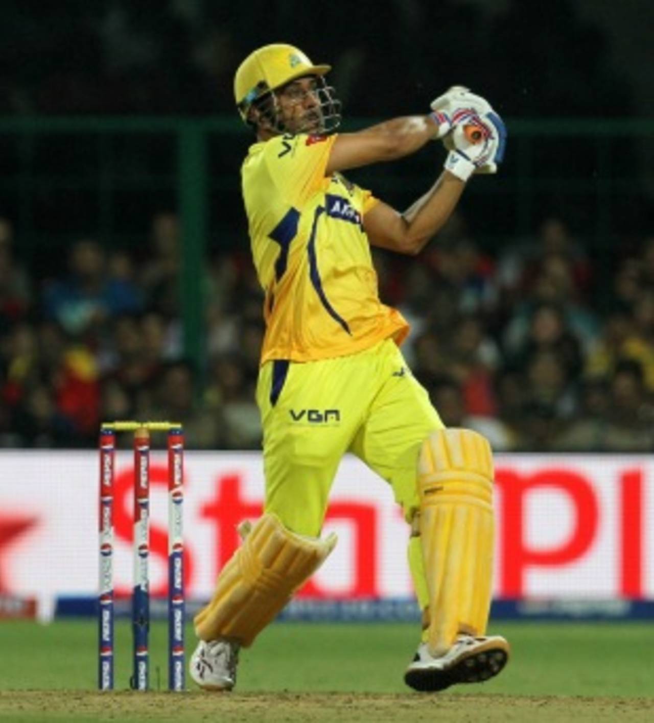 MS Dhoni pulls a short ball out of the ground, Royal Challengers Bangalore v Chennai Super Kings, IPL2013, Bangalore, May 18, 2013