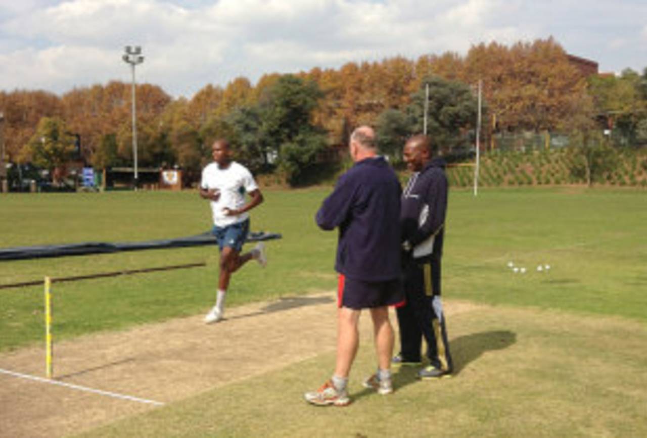 Lonwabo Tsotsobe bowls as Gordon Parsons and Geoff Toyana look on, Johannesburg, May 20, 2013