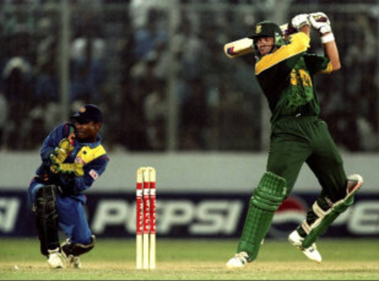Jacques Kallis cuts one on his way to an unbeaten century, South Africa v Sri Lanka, 1st semi-final, Willis International Cup, Dhaka, October 30, 1998