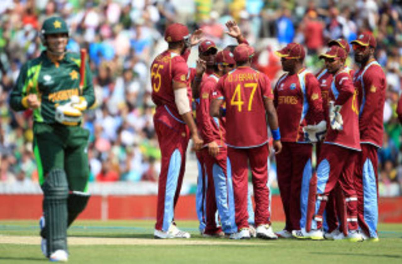 Denesh Ramdin was happy to let Misbah-ul-Haq walk off after claiming a caught behind chance&nbsp;&nbsp;&bull;&nbsp;&nbsp;Getty Images