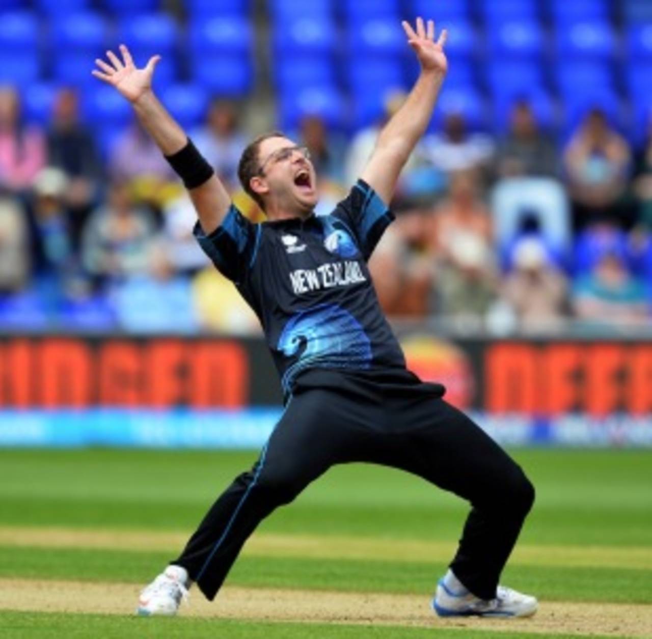 He took a wicket in his first over but Daniel Vettori's fitness is still a reminder of his vulnerability&nbsp;&nbsp;&bull;&nbsp;&nbsp;AFP