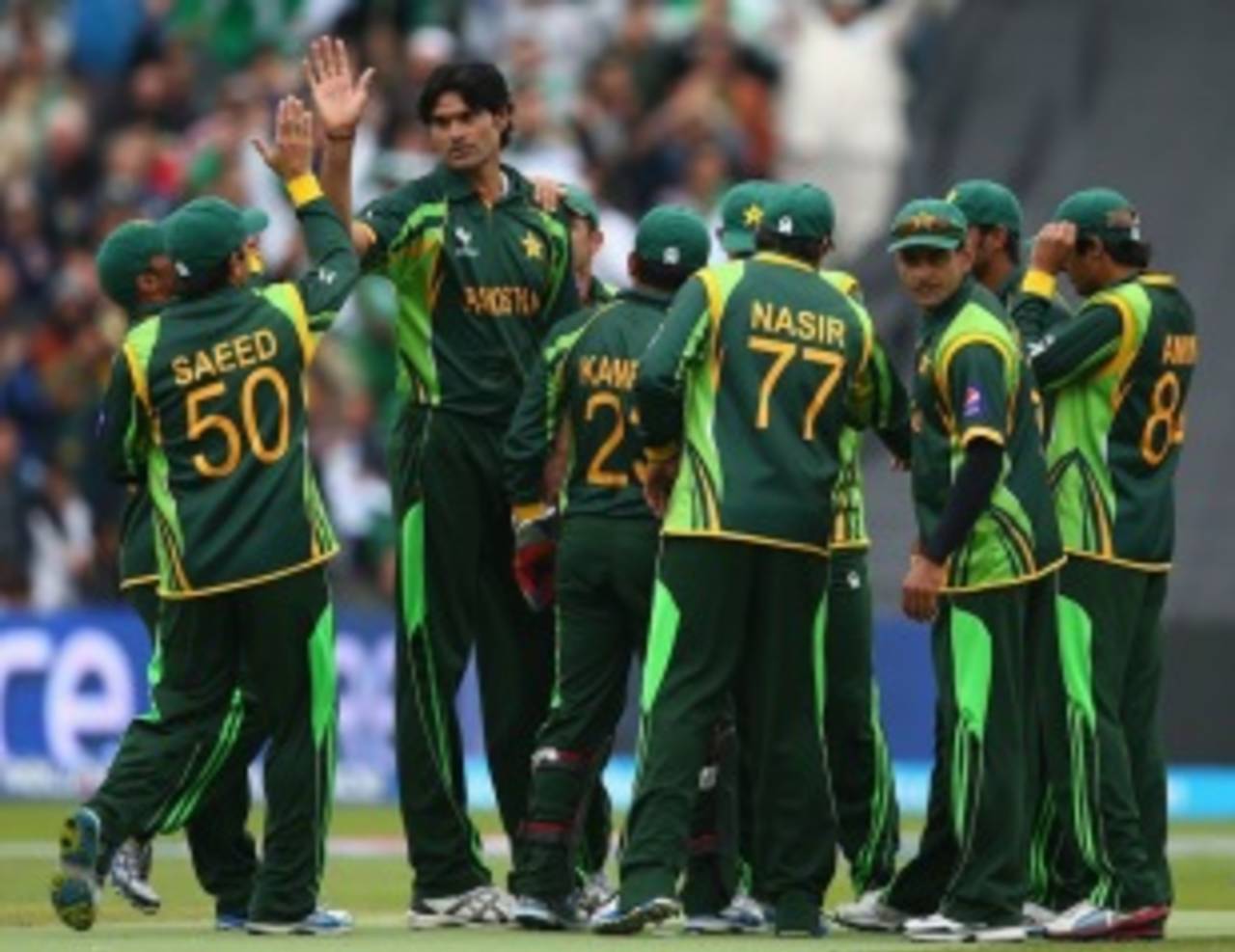 Mohammad Irfan celebrates a wicket with team-mates, Pakistan v South Africa, Champions Trophy, Group B, Edgbaston, June 10, 2013