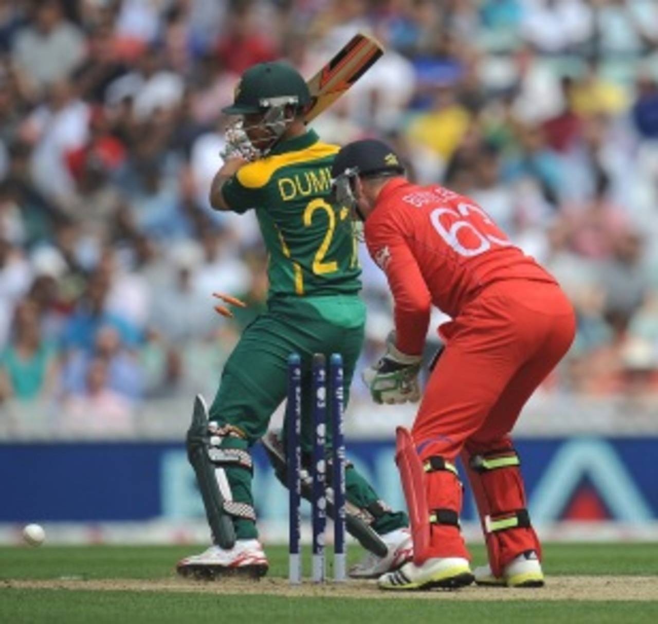 JP Duminy was bowled by James Tredwell, England v South Africa, 1st semi-final, Champions Trophy, The Oval, June 19, 2013