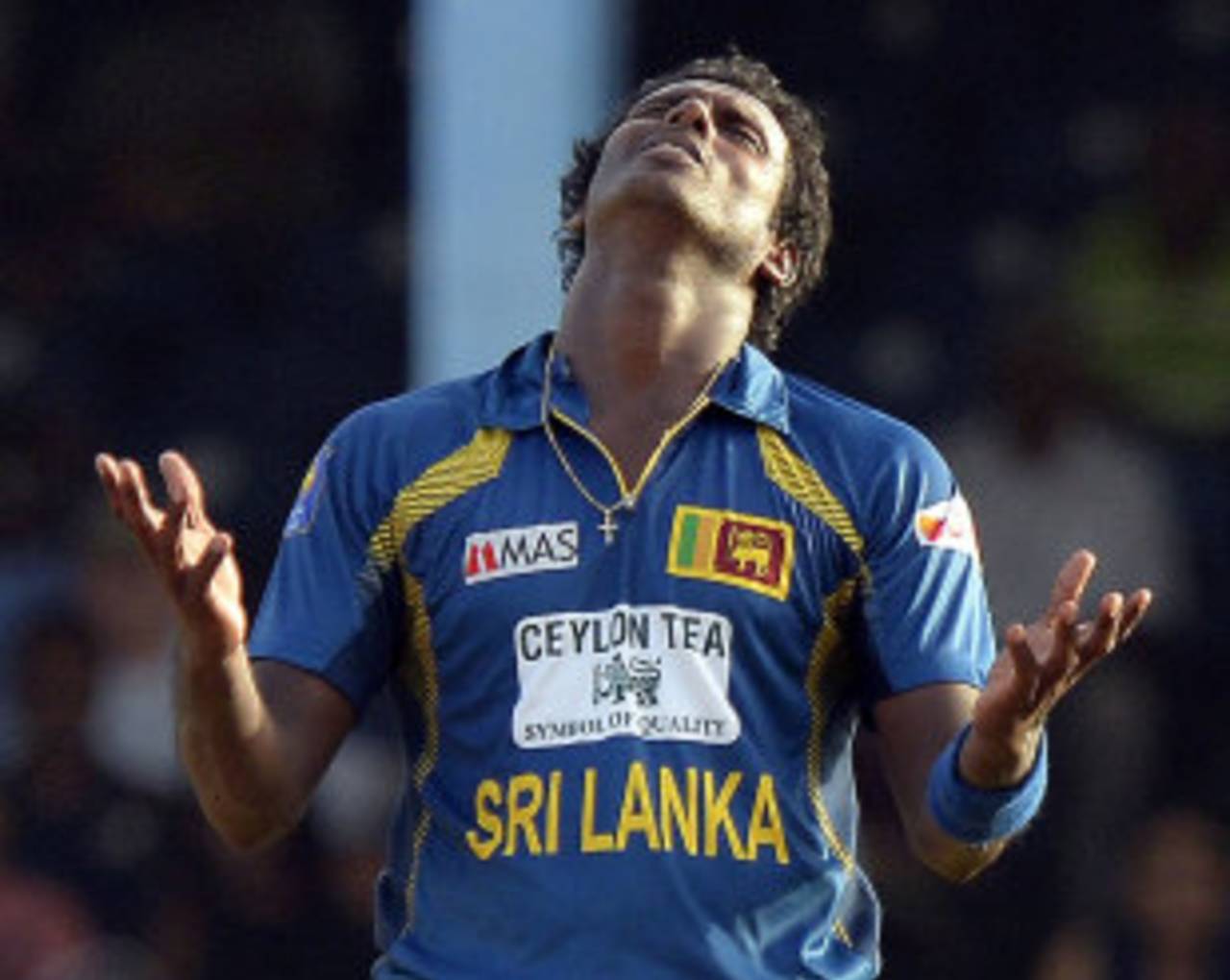 The frustration builds for Angelo Mathews, India v Sri Lanka, West Indies tri-series final, Port-of-Spain, July 11, 2013