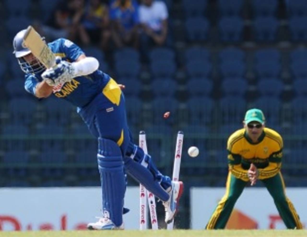 Tillakaratne Dilshan was bowled by Chris Morris, Sri Lanka v South Africa, 1st ODI, Colombo, July 20, 2013