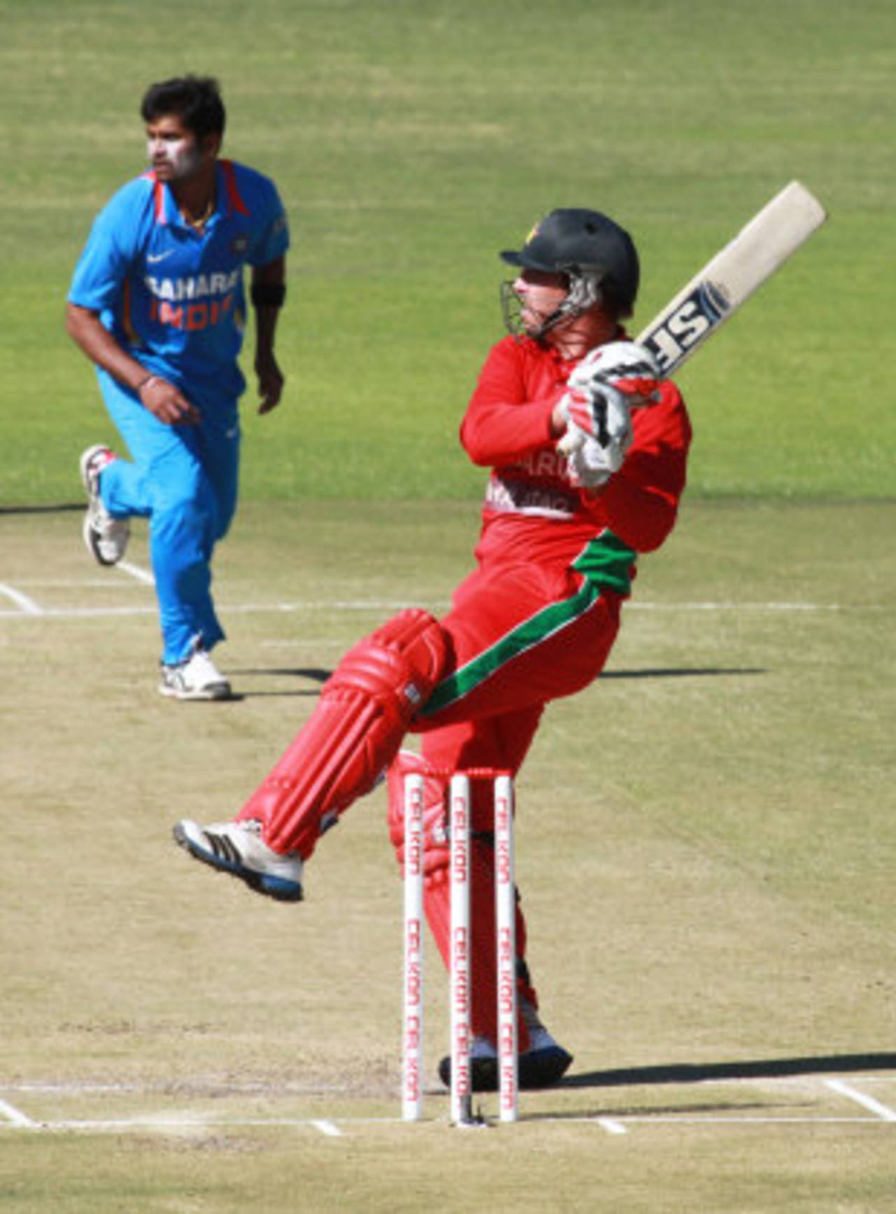 Brendan Taylor plays a pull off Vinay Kumar, Zimbabwe v India, 3rd ODI, Harare, July 28, 2013