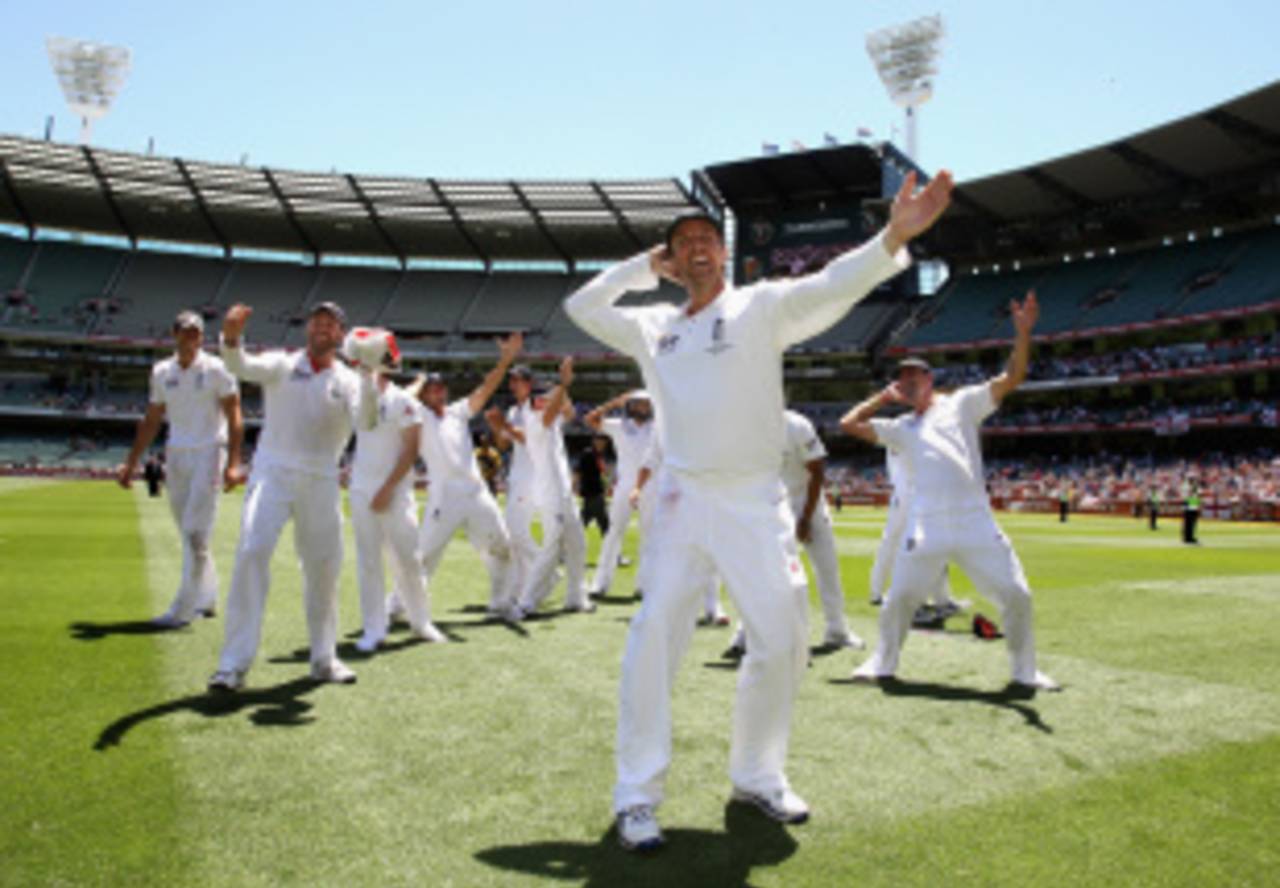 Graeme Swann leads his England team-mates in the "Sprinkler" dance, Australia v England, 4th Test, Melbourne, 4th day, December 29, 2010