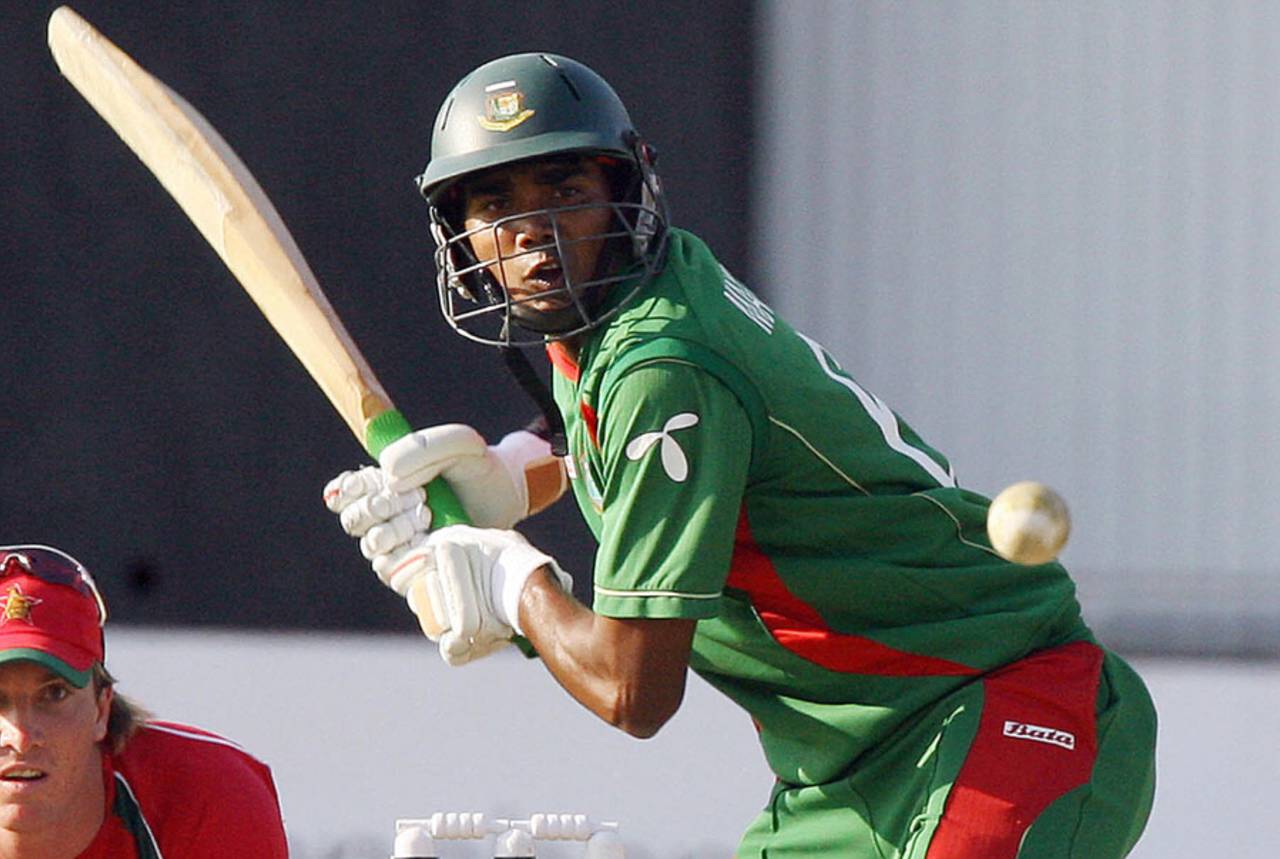 Mahbubul Alam poised to hit the ball, Zimbabwe v Bangladesh, 3rd ODI, Bulawayo, August 14, 2009