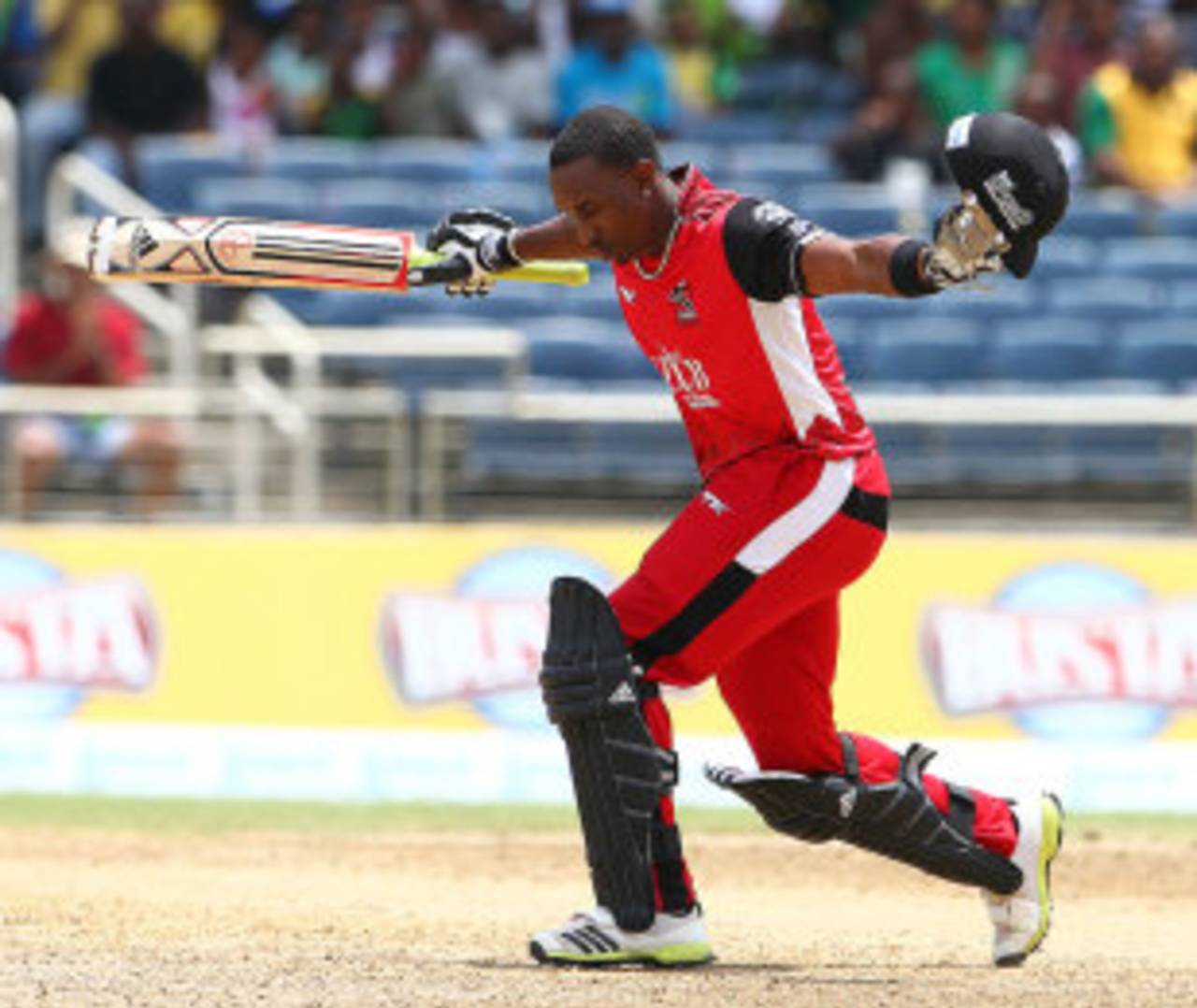 Dwayne Bravo slammed a six to take his side to victory, Trinidad & Tobago Red Steel v St Lucia Zouks, Caribbean Premier League 2013, Jamaica, August 17, 2013