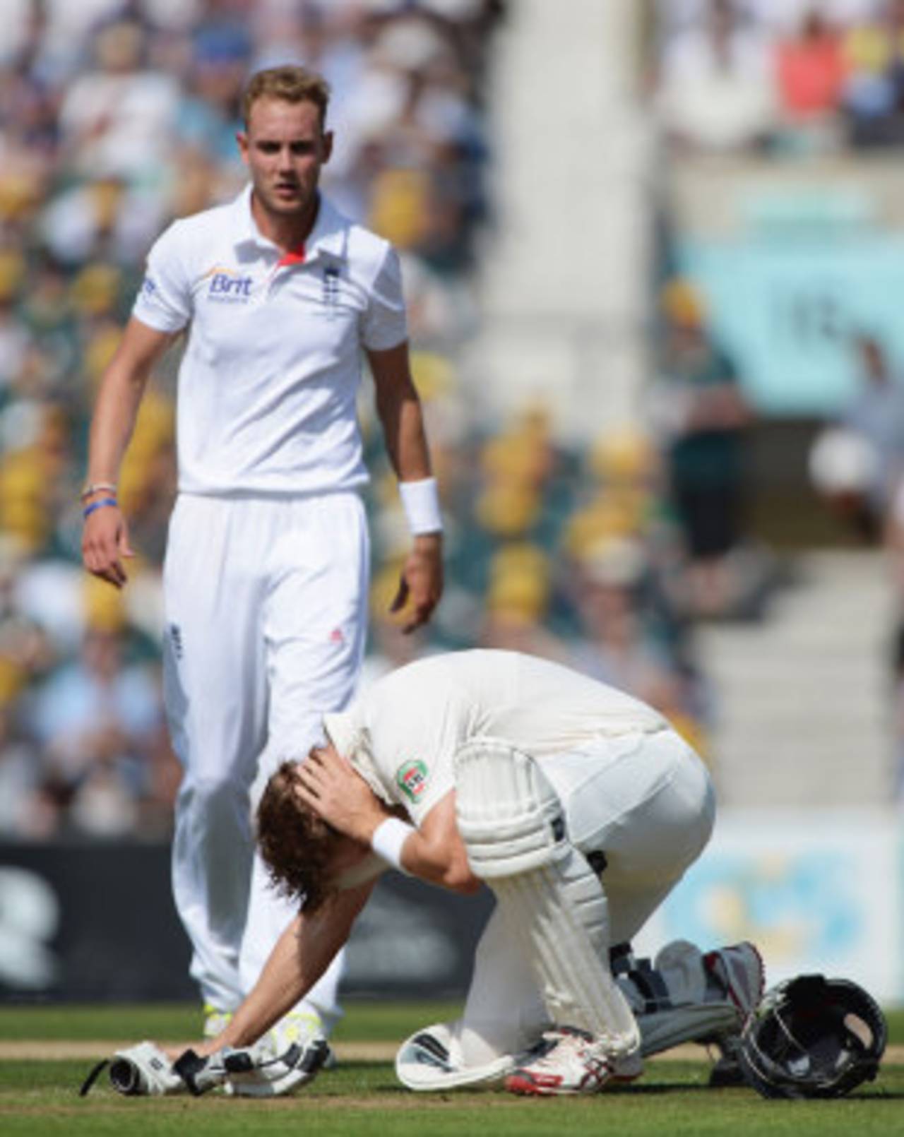 Stuart Broad struck Shane Watson a painful blow on the head, England v Australia, 5th Investec Test, The Oval, 1st day, August 21, 2013