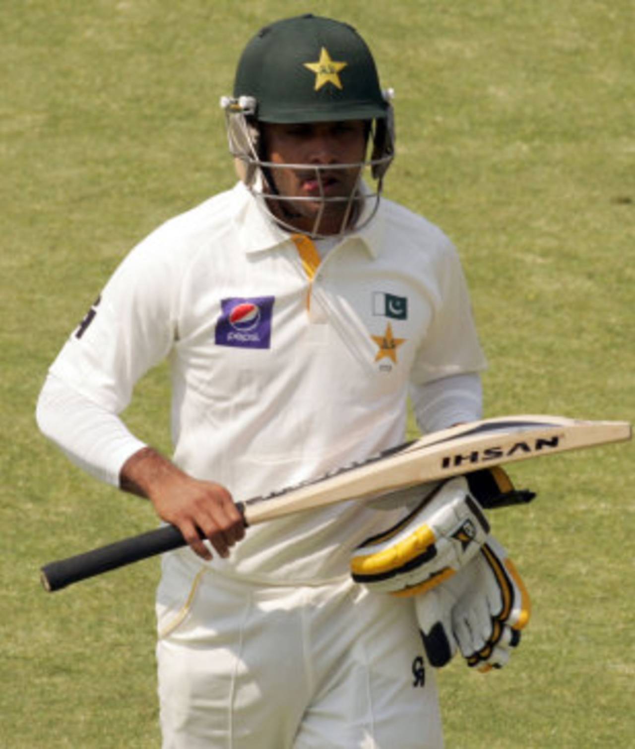 Mohammad Hafeez trudges back to the pavilion after a low score, Zimbabwe v Pakistan, 1st Test, Harare, 1st day, September 3, 2013