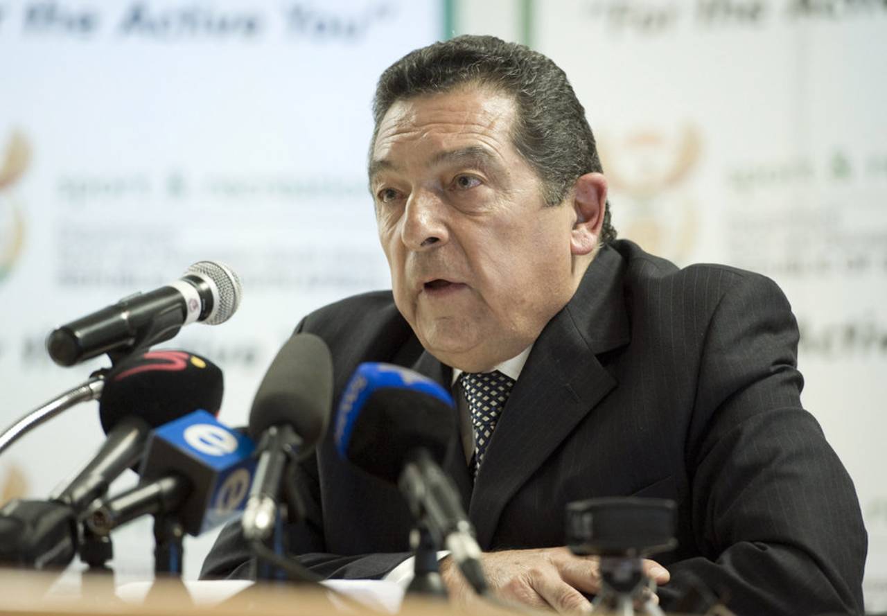 Ali Bacher appears before the inquiry into the Cricket SA bonus scandal, January 16, 2012
