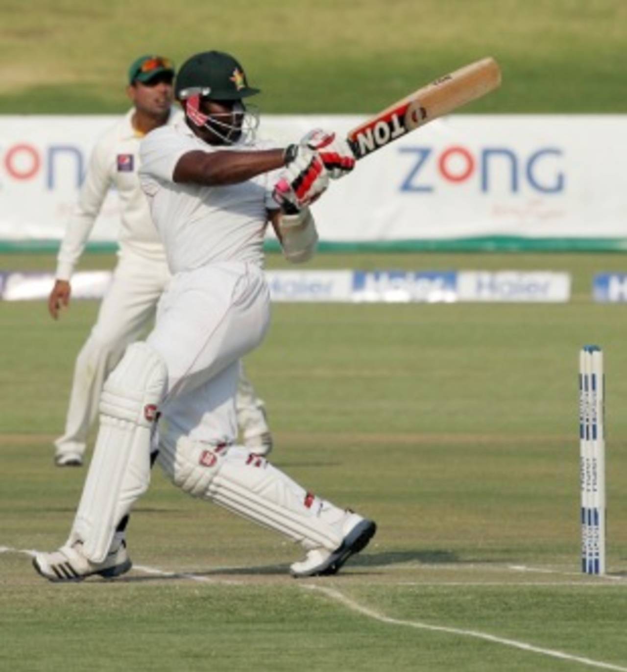 Hamilton Masakadza attempts a pull, Zimbabwe v Pakistan, 2nd Test, Harare, 3rd day, September 12, 2013