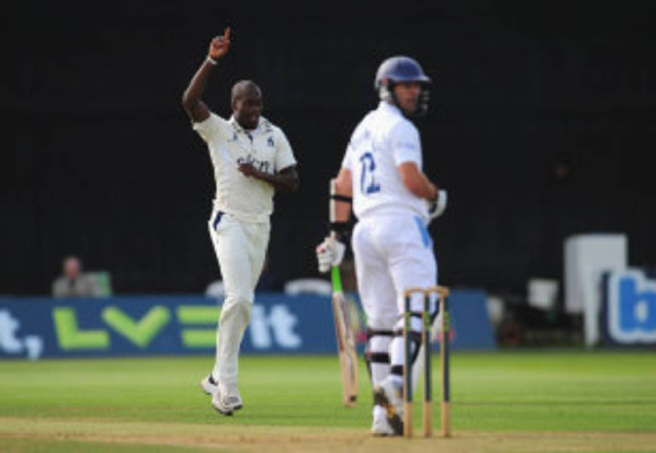 Maurice Chambers took 14 wickets in four games for Warwickshire after joining on loan&nbsp;&nbsp;&bull;&nbsp;&nbsp;Getty Images