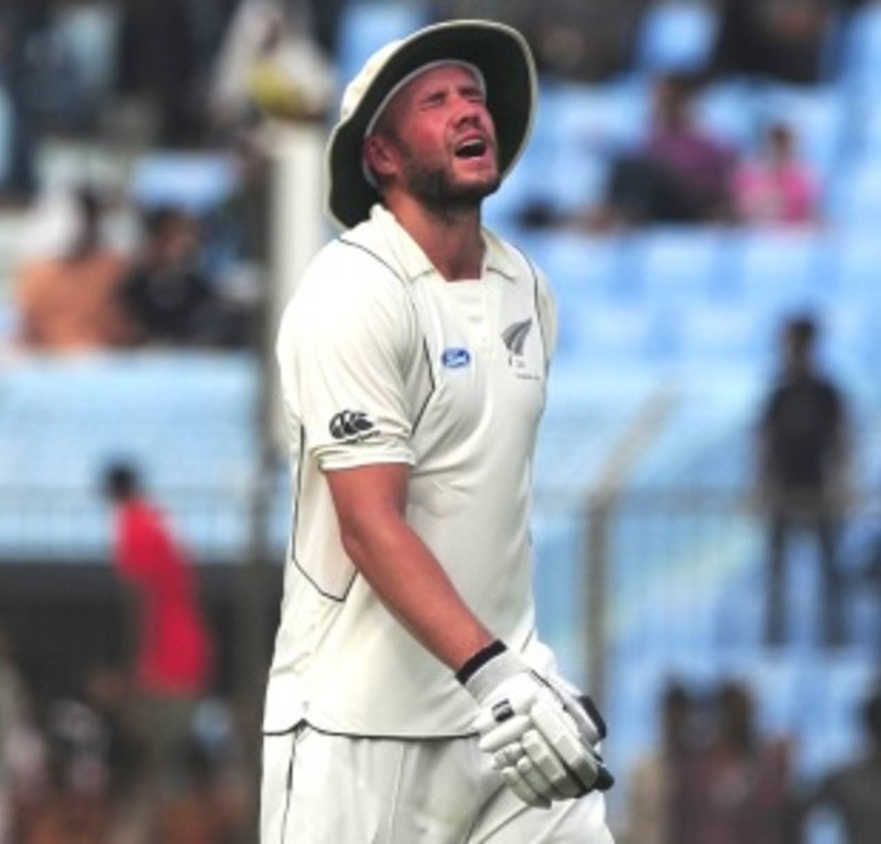A disappointed Peter Fulton walks back after being dismissed, Bangladesh v New Zealand, 1st Test, Chittagong, day 1, October 9, 2013
