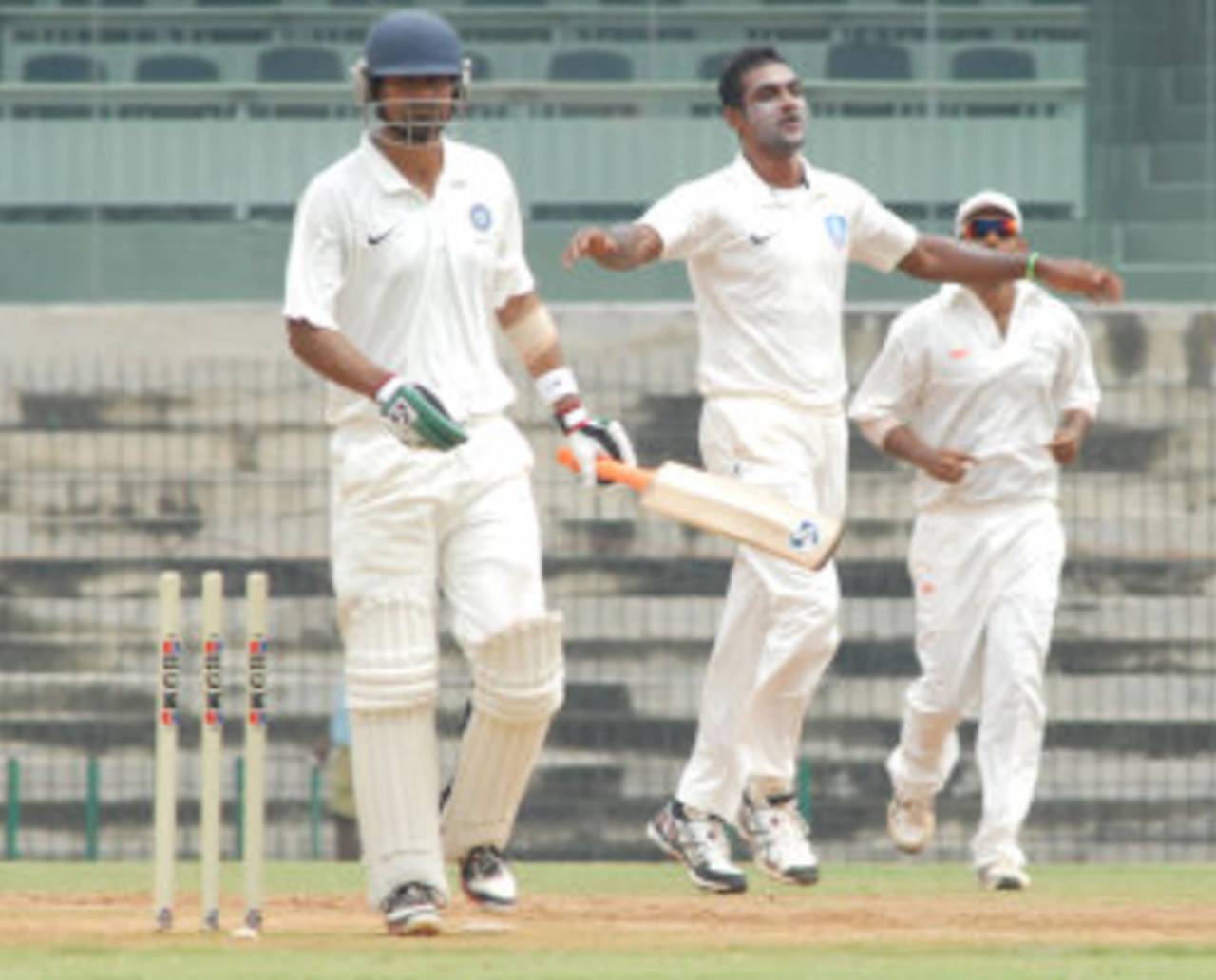 Abhimanyu Mithun celebrates the wicket of Mohammad Kaif, Central Zone v South Zone, Duleep Trophy semi-final, Chennai, 1st day, October 10, 2013 