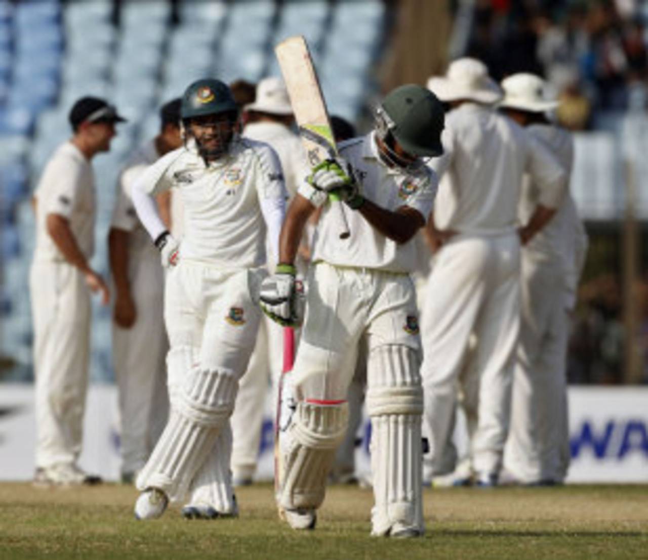 Mominul Haque: 'I think Mushfiqur <i>bhai</i> and I could have stayed [out in the middle] a little more.'&nbsp;&nbsp;&bull;&nbsp;&nbsp;Associated Press