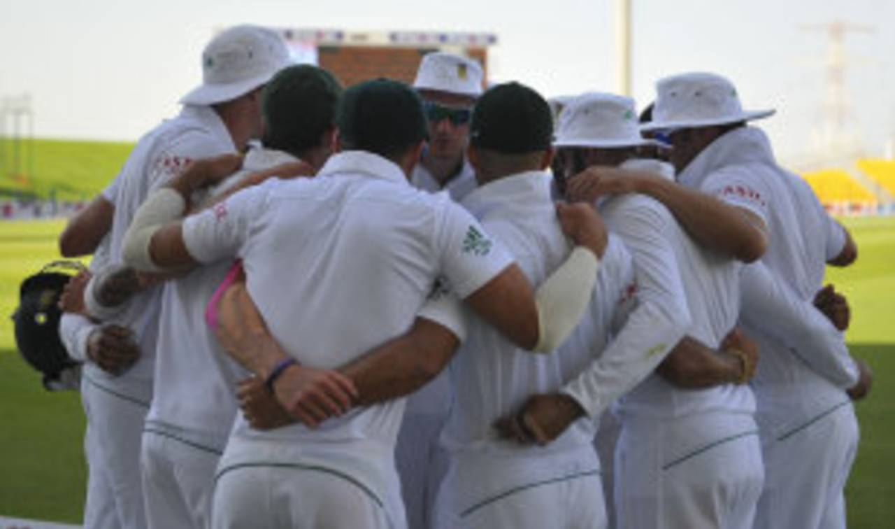 The South Africa team in a huddle on the third day, Pakistan v South Africa, 1st Test, 3rd day, Abu Dhabi, October 16, 2013