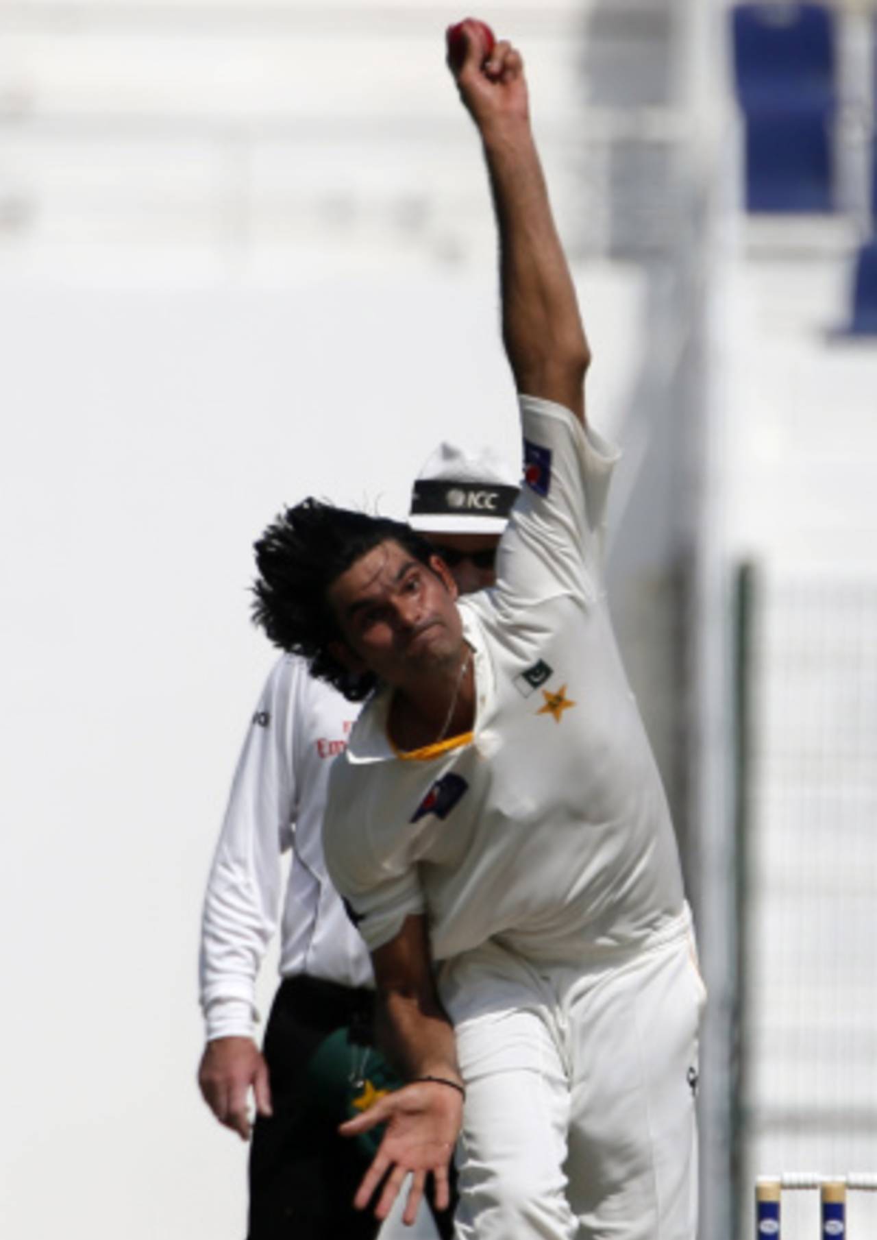 Mohammad Irfan took three wickets in the first innings, Pakistan v South Africa, 1st Test, Abu Dhabi, 1st day, October 14, 2013