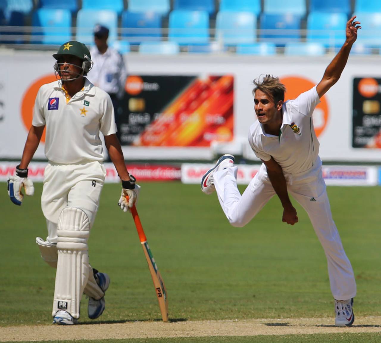Imran Tahir in his delivery stride, Pakistan v South Africa, 2nd Test, 1st day, Dubai, October 23, 2013
