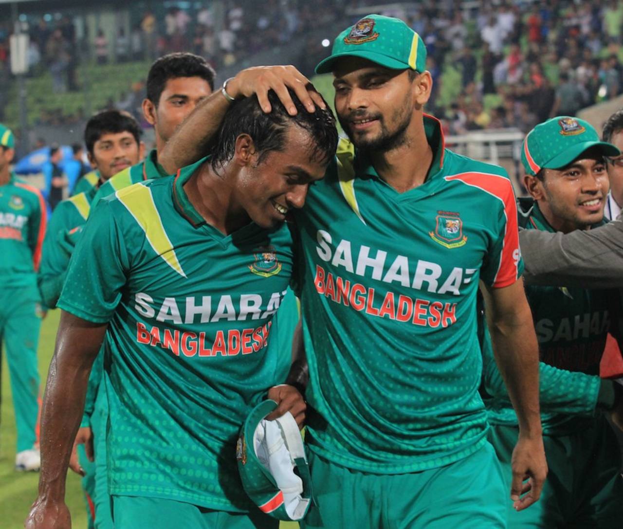 Mashrafe Mortaza congratulates Rubel Hossain, Bangladesh v New Zealand, 1st ODI, Mirpur, October 29, 2013
