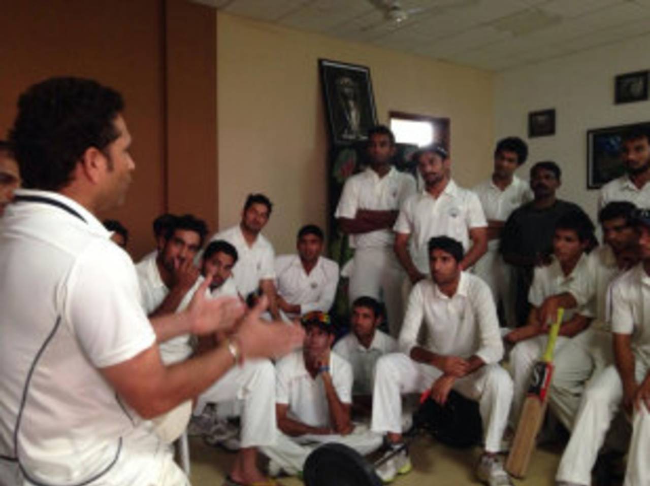 Sachin Tendulkar talks to members of the Haryana Ranji team, Haryana v Mumbai, Ranji Trophy, 4th day, Lahli, October 30, 2013