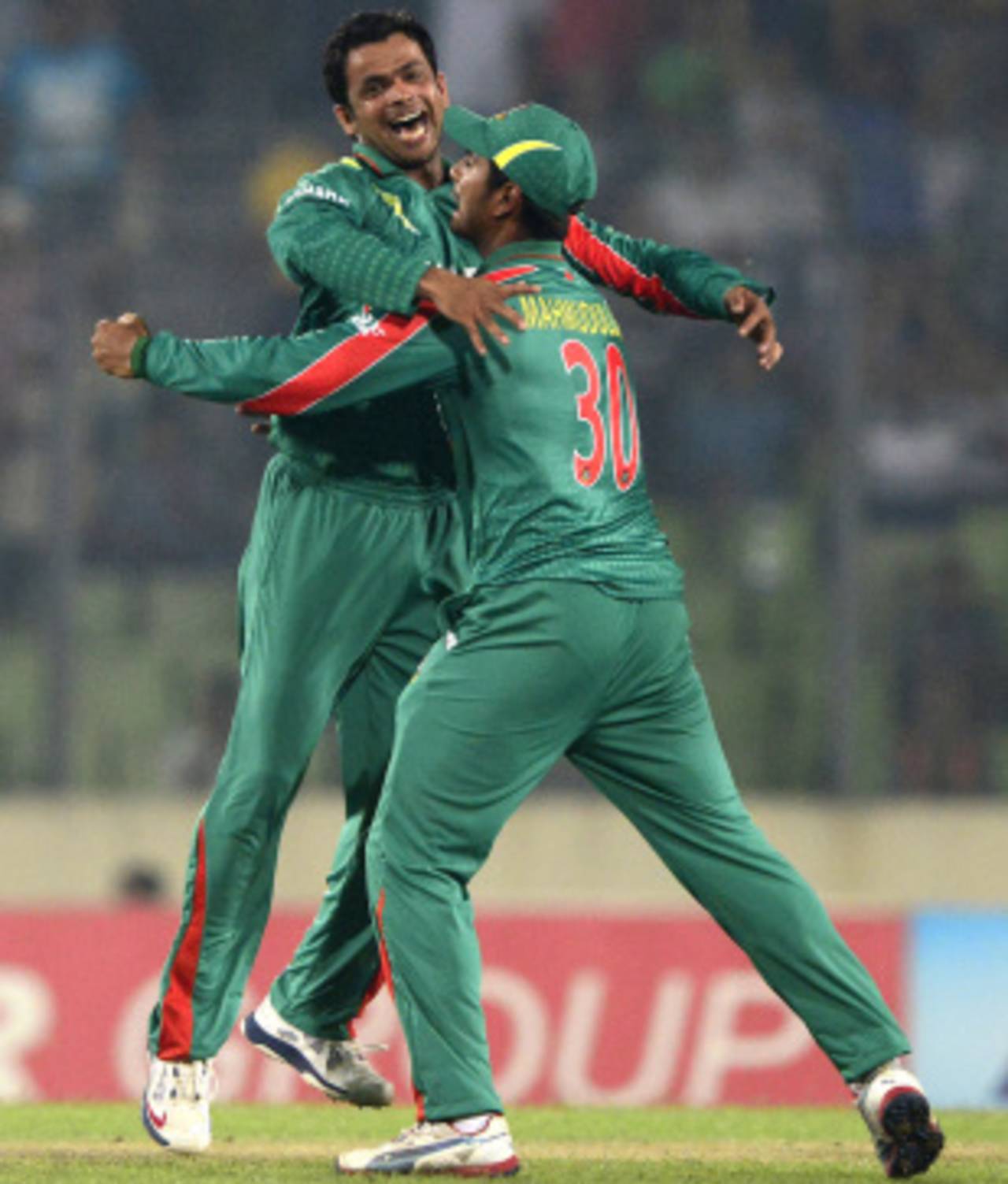 Abdur Razzak is elated after dismissing Grant Elliot, Bangladesh v New Zealand, 2nd ODI, Mirpur, October 31, 2013