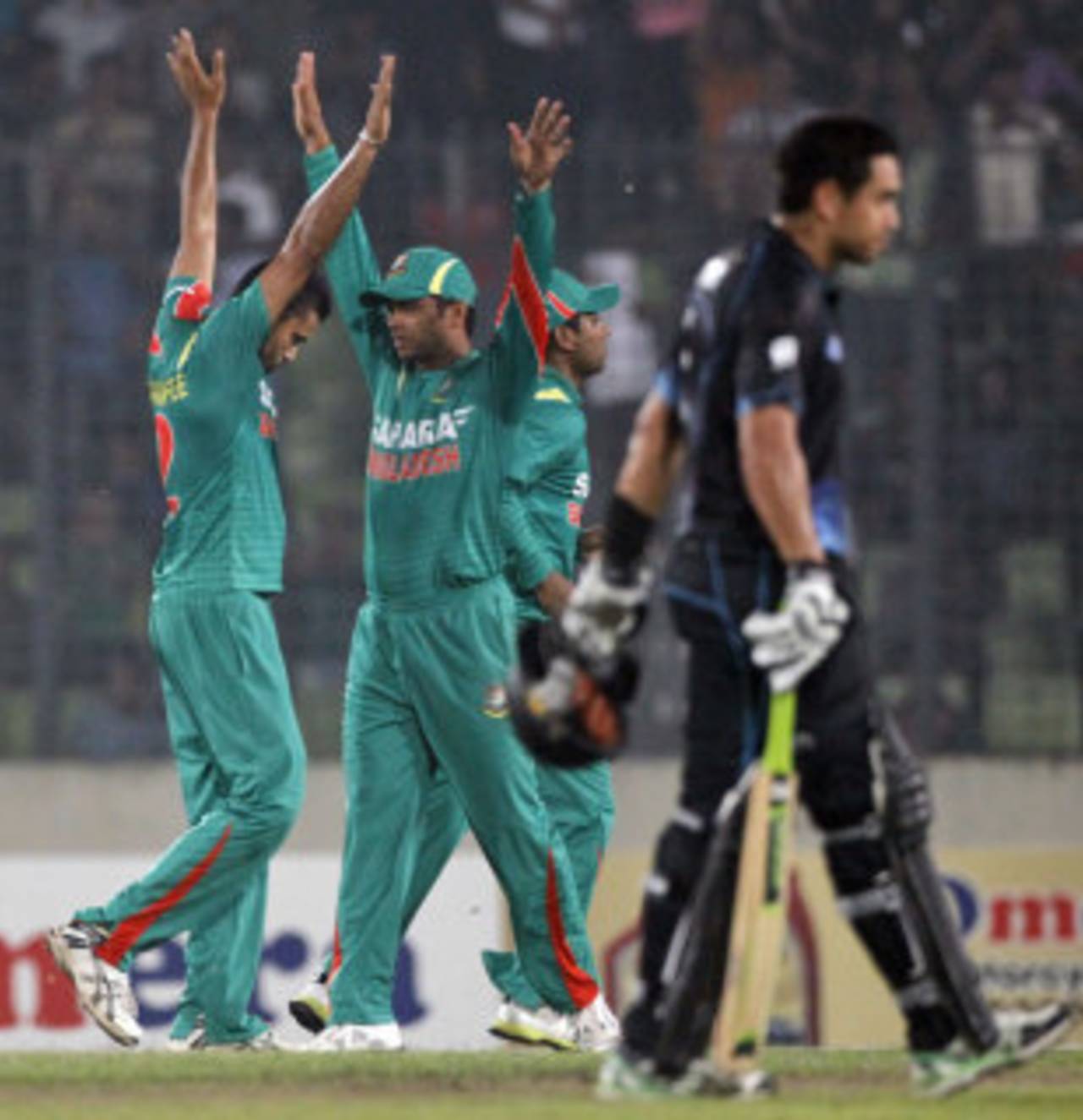 Mashrafe Mortaza picked up three New Zealand wickets for 43 runs, Bangladesh v New Zealand, 2nd ODI, Mirpur, October 31, 2013