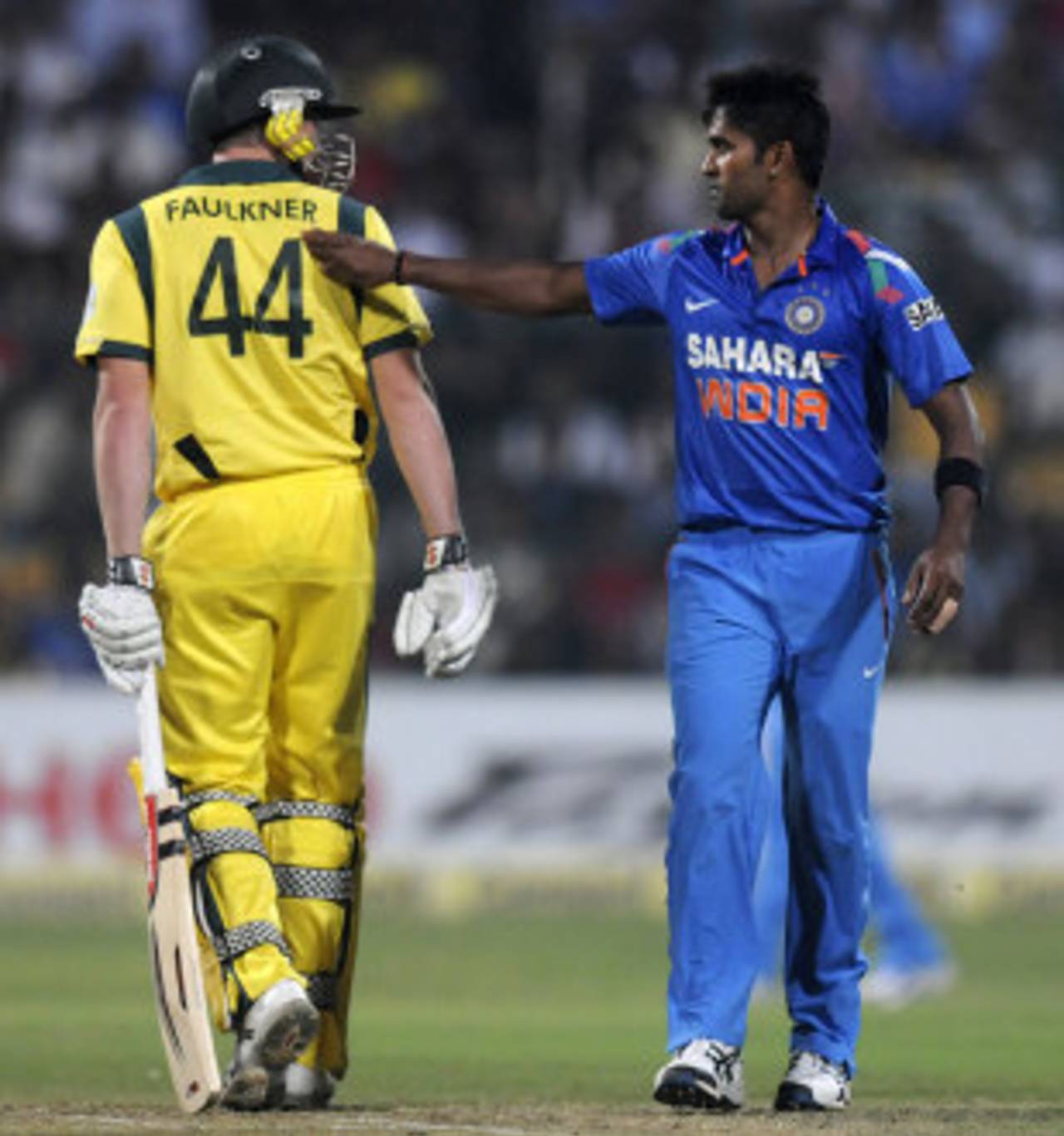 Vinay Kumar and James Faulkner exchange words, India v Australia, 7th ODI, Bangalore, November 2, 2013