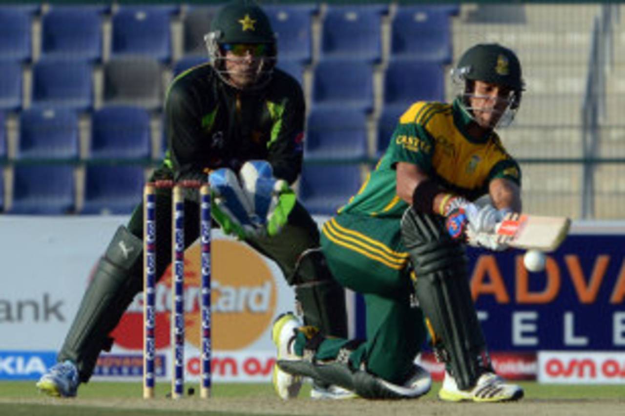 JP Duminy became the first player to correctly call for a review in this series, and made good use of the reprieve&nbsp;&nbsp;&bull;&nbsp;&nbsp;AFP