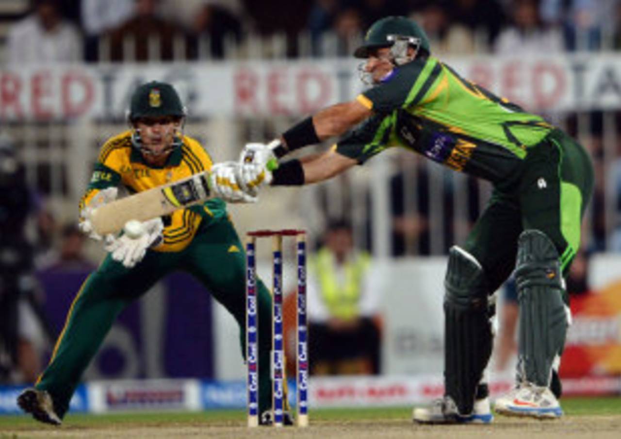 Misbah-ul-Haq attempts to cut the ball, Pakistan v South Africa, 5th ODI, Sharjah, November 11, 2013