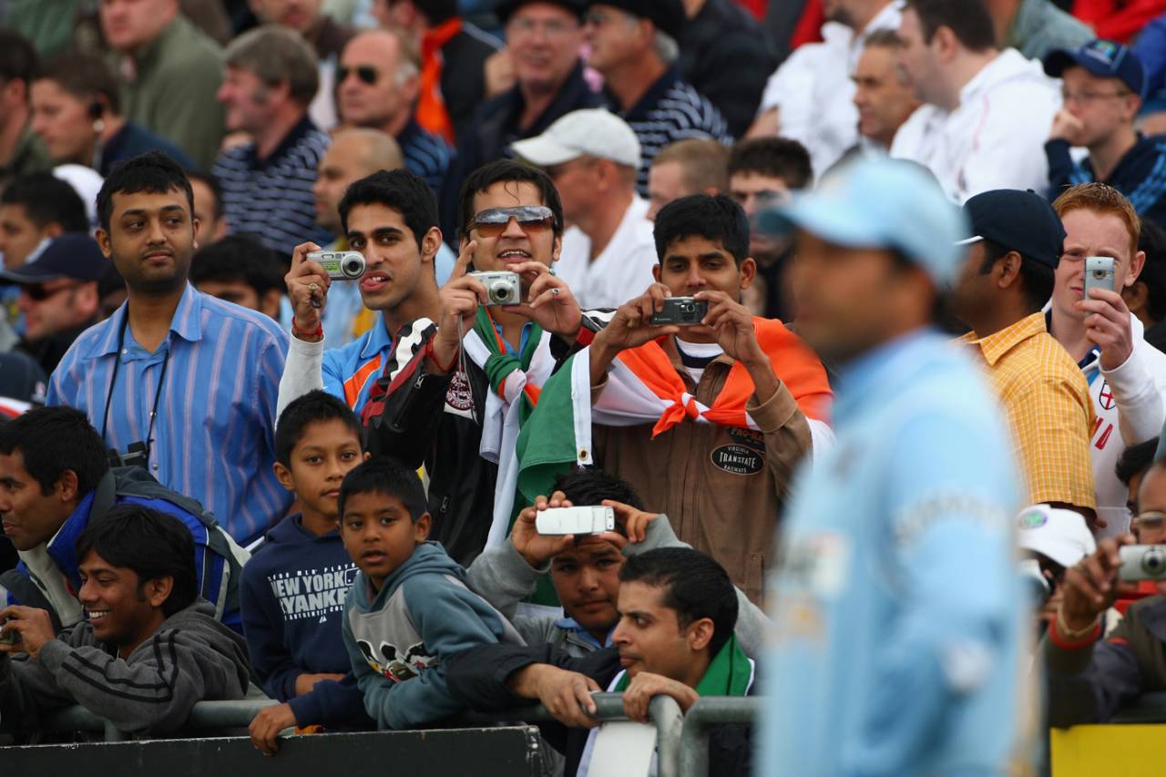 Fans take photos of Sachin Tendulkar , England v India, 5th ODI, Headingley, September 2, 2007